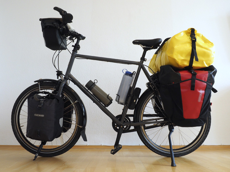 Suses Fahrrad mit Packtaschen